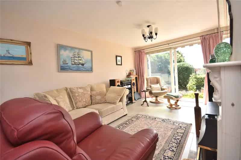 2 Bed Semi-Detached House with Parking and Garden