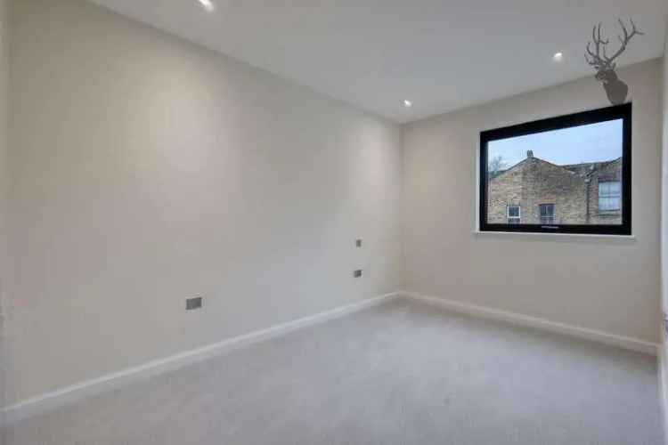 2 Bed Property for Sale in Mile End