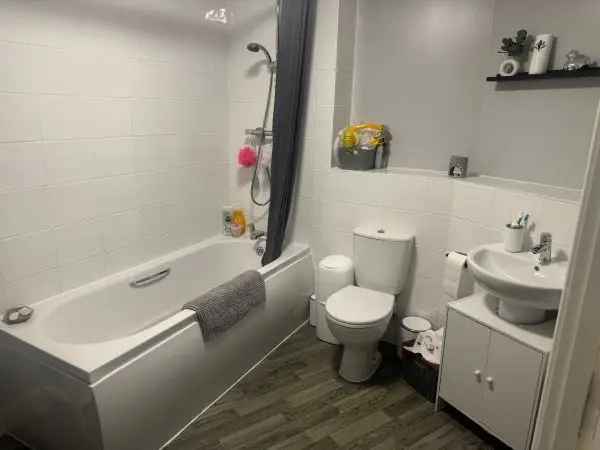 Flat For Rent in Salford, England