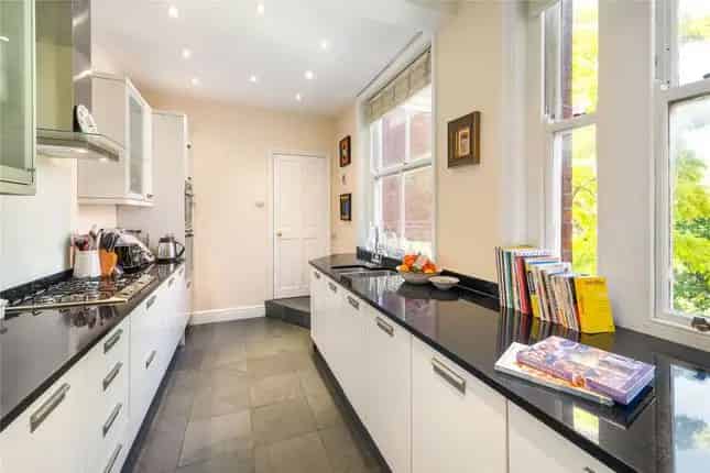 Large 4-Bed Flat in York Mansions Battersea