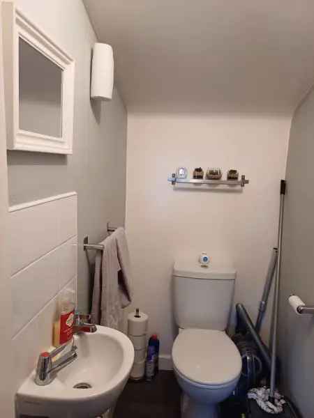 2 Bed House Near Beach Pets Allowed