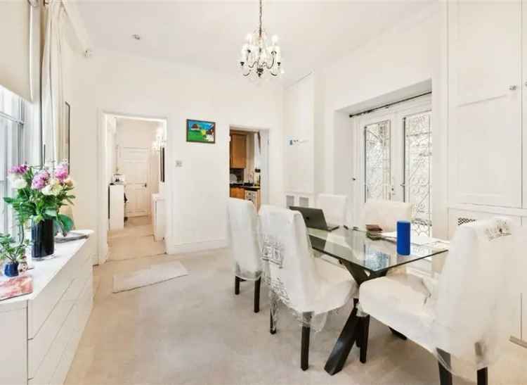 Flat For Sale in London, England