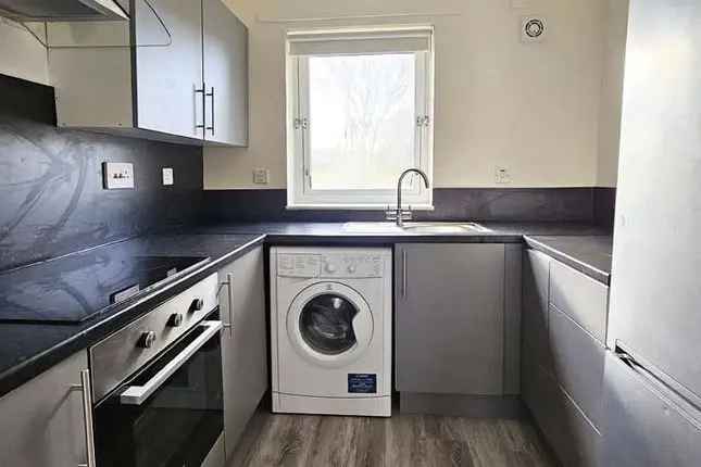 Flat to rent in Overnewton Square, Glasgow G3