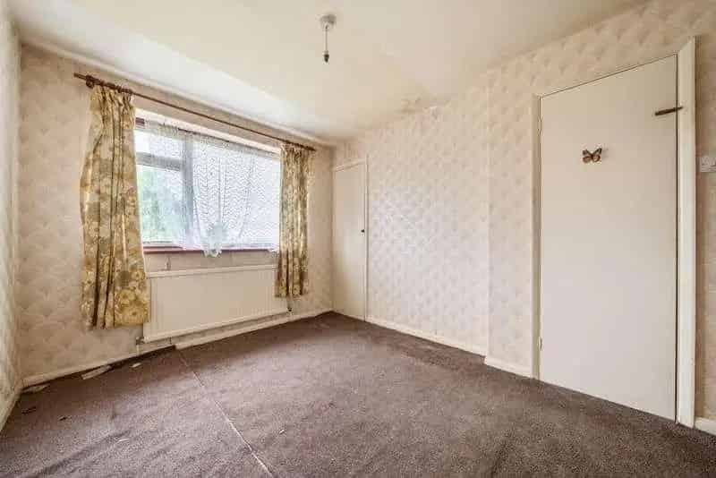 2 Bed House for Sale - Modernisation Needed