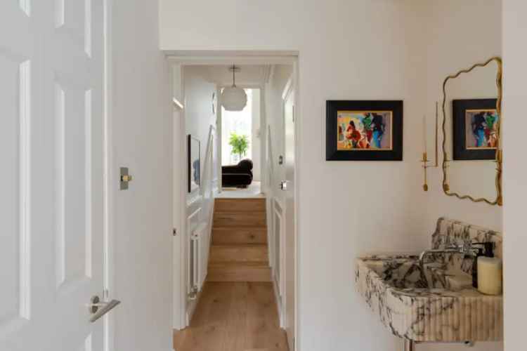 Apartment For Sale in London, England