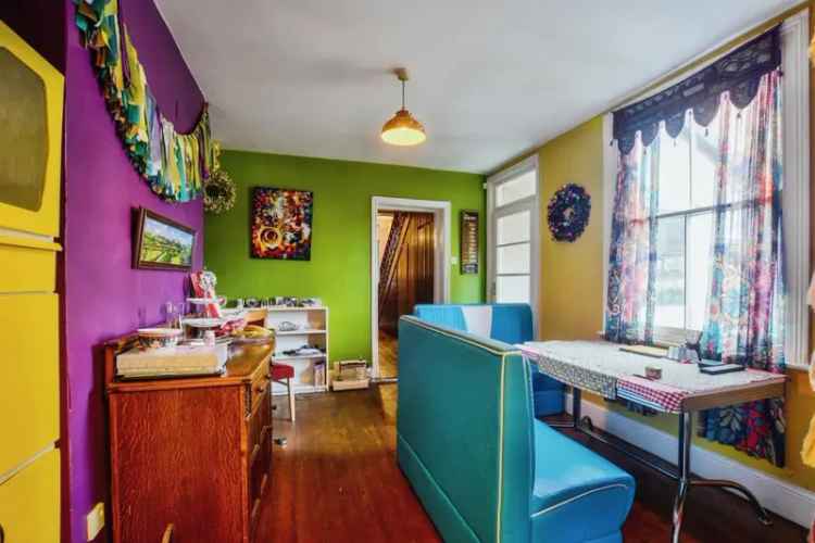 5 Bedroom Semi Detached House Town Centre Location