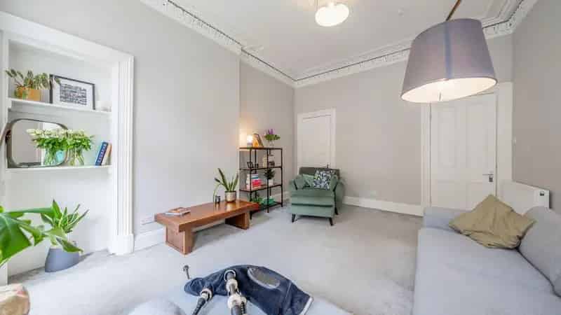 2 Bedroom Flat for Sale in Shawlands