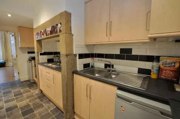 3 bedroom flat for sale