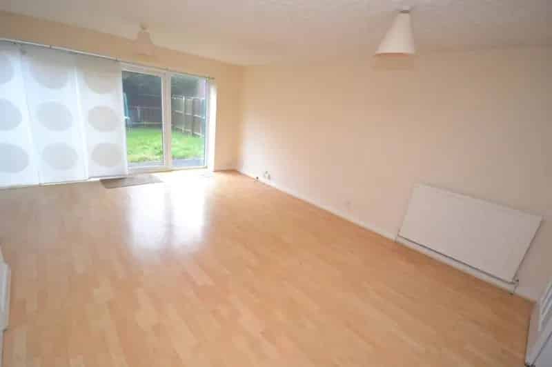 3 Bedroom Link Detached House Near Abbey Park School