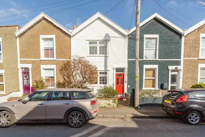 2 Bedroom Terraced House for Sale in Totterdown