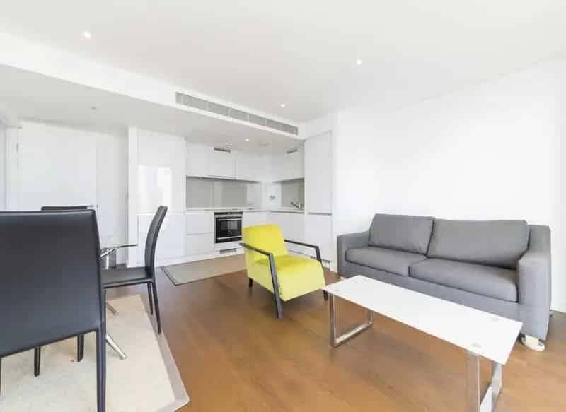Large 1-Bedroom Apartment in Landmark West Tower Canary Wharf
