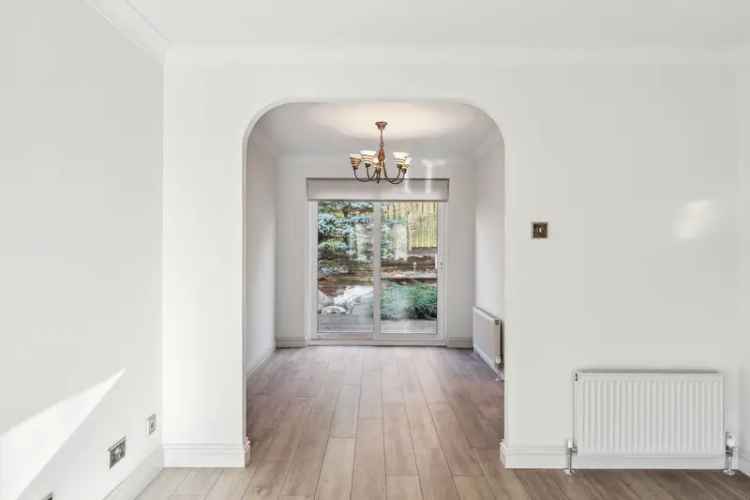 Modern 3-Bedroom Detached Villa in Erskine