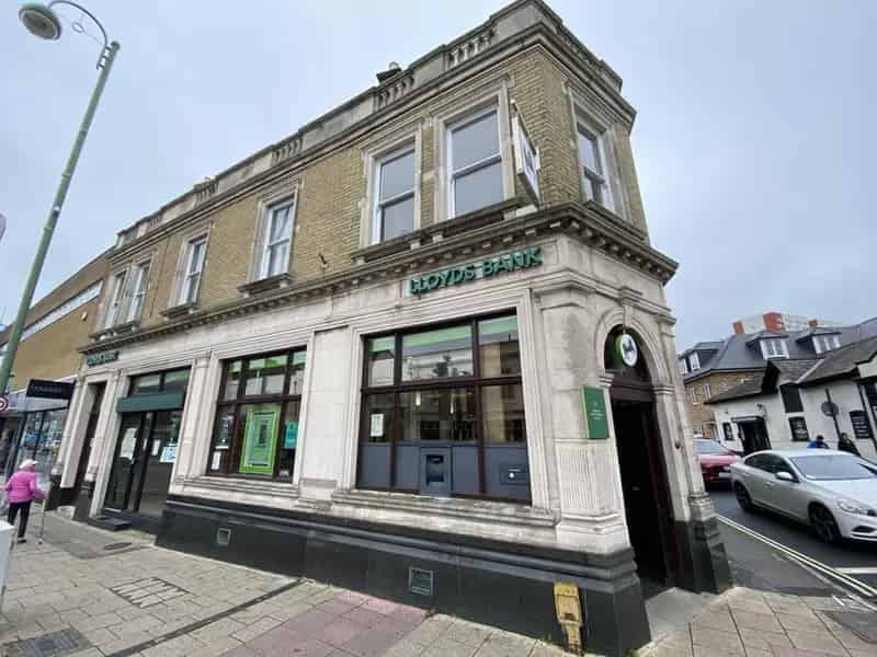 5171 sq ft Retail and Office Space Available