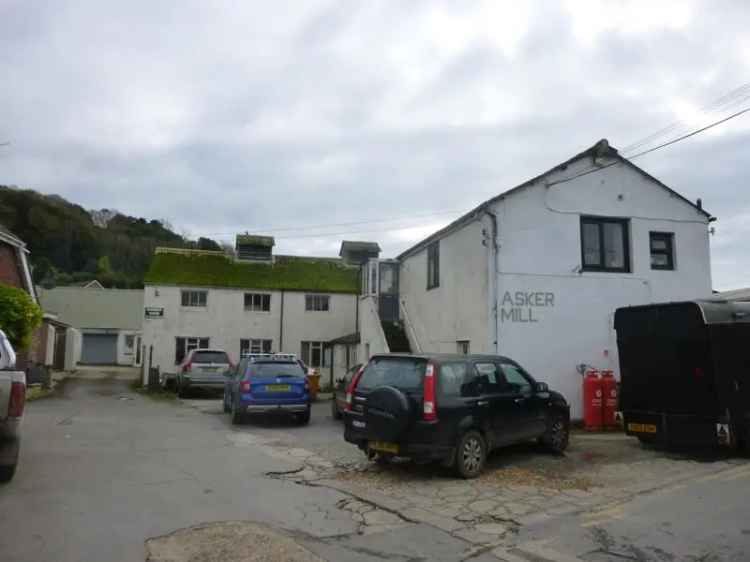 Industrial Building with Self Contained Flat