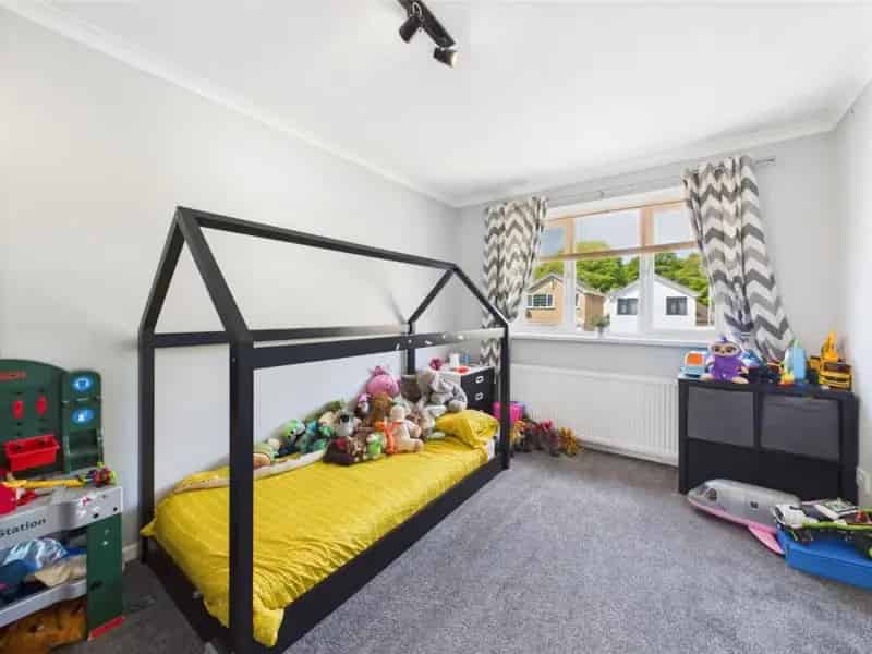 4 Bed House for Sale Extended Detached Family Home