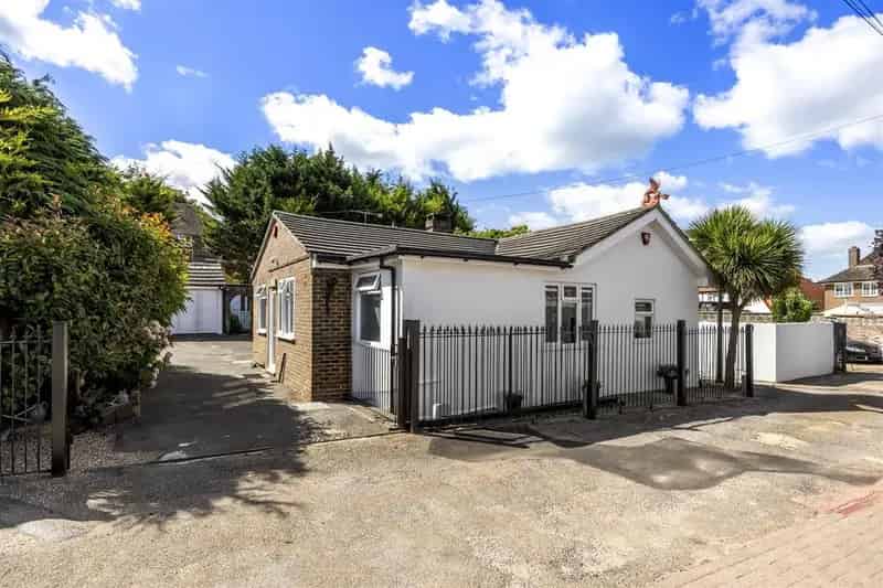 5 Bedroom Detached Bungalow For Sale