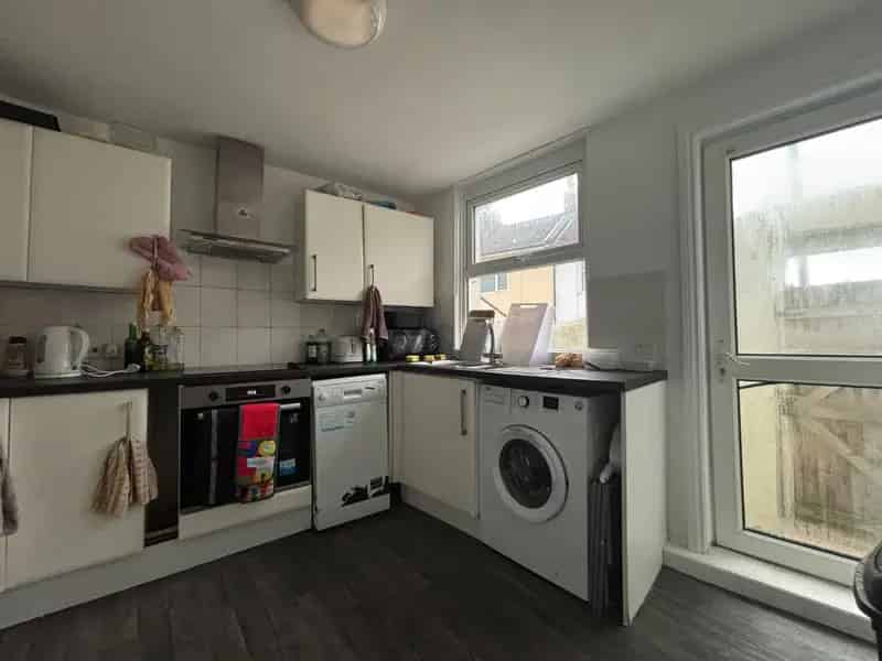 6 Bedroom Student House Near Universities