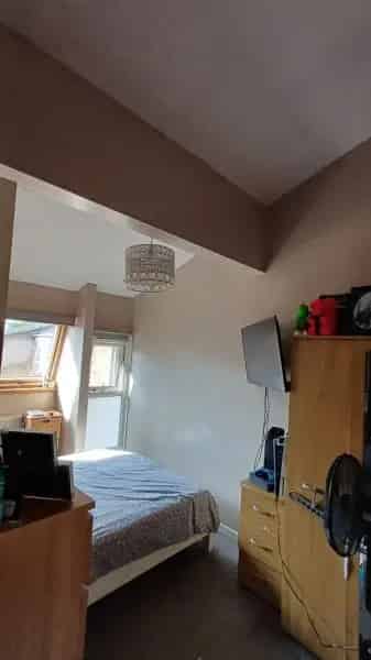 3 Bed Family Home with Garden and Parking