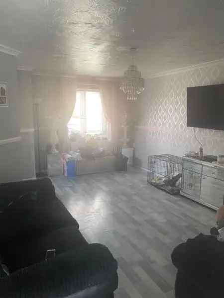 Large 3 Bedroom Semi Detached House Swanscombe