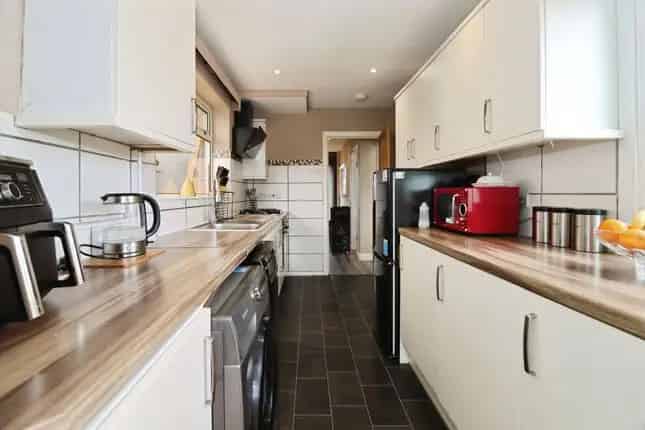 5 Bedroom Semi-Detached House for Sale
