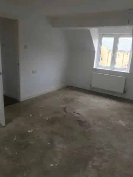Two Bedroom Flat with Private Garden and Parking