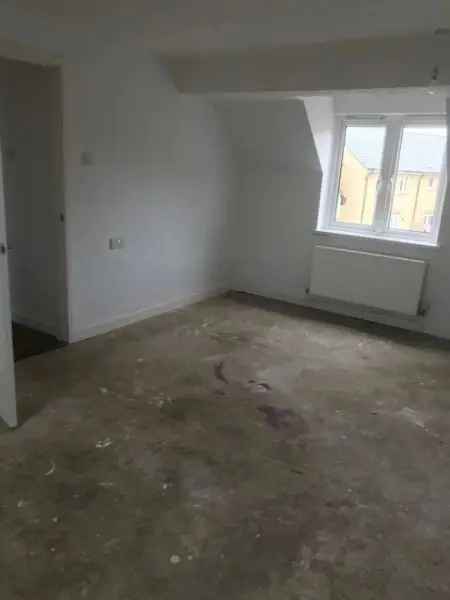 Two Bedroom Flat with Private Garden and Parking