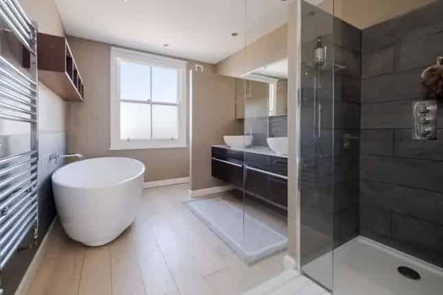 Beautiful Family Home 3 Floors 2000 sq ft Garden Studio