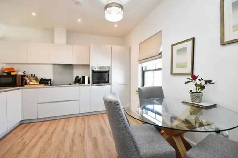 Chelmsford Apartment near Railway Station Two Bedrooms Luxury