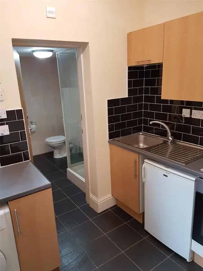 Spacious Studio Flat To Rent - Fully Furnished