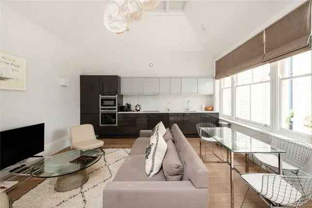 Flat to rent in Welbeck Street, Marylebone, London W1G