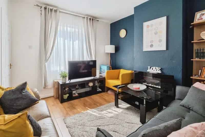 2 Bed Terraced House Beaumont Leys Renovated Kitchen Conservatory