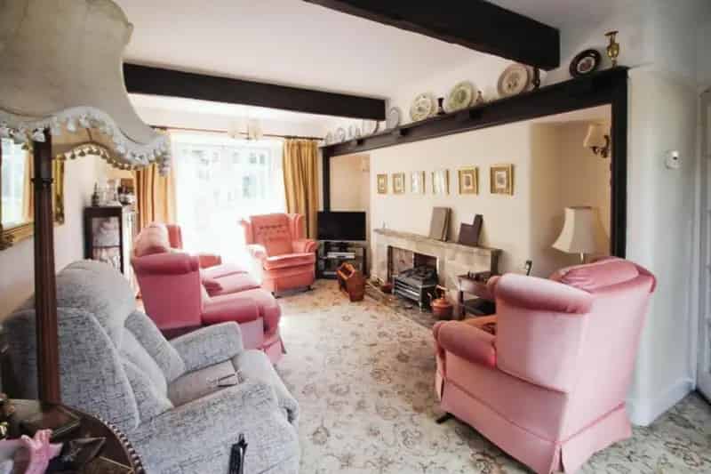 3 Bed House For Sale Requiring Modernisation