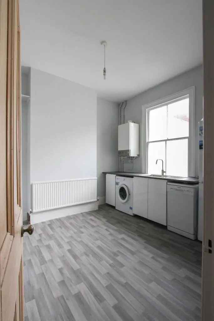 2 Bedroom Apartment Near Queens Park Kemp Town