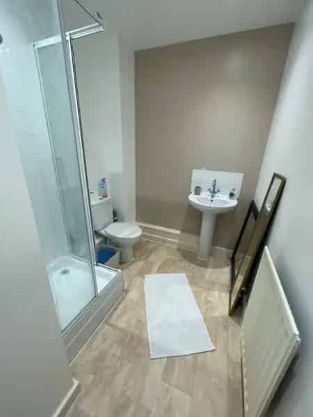 Spacious Apartment with Master En-Suite and Secure Parking