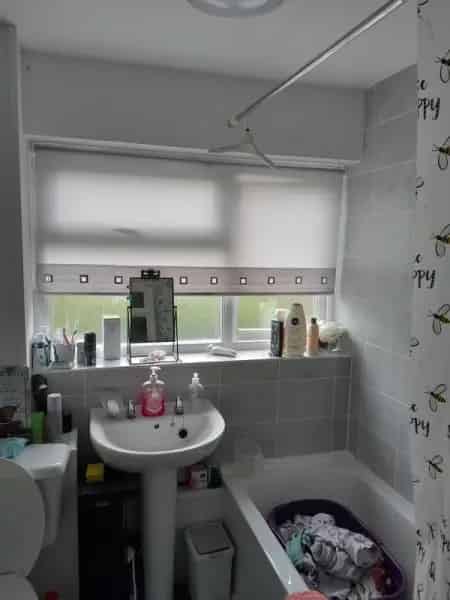1 Bedroom Flat in Sedgley Close to Shops and Bus Routes