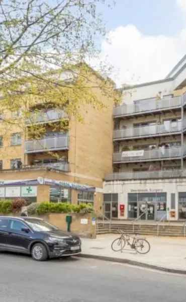 1st Floor Flat with Lift Access Open Plan Living Double & Single Bedroom