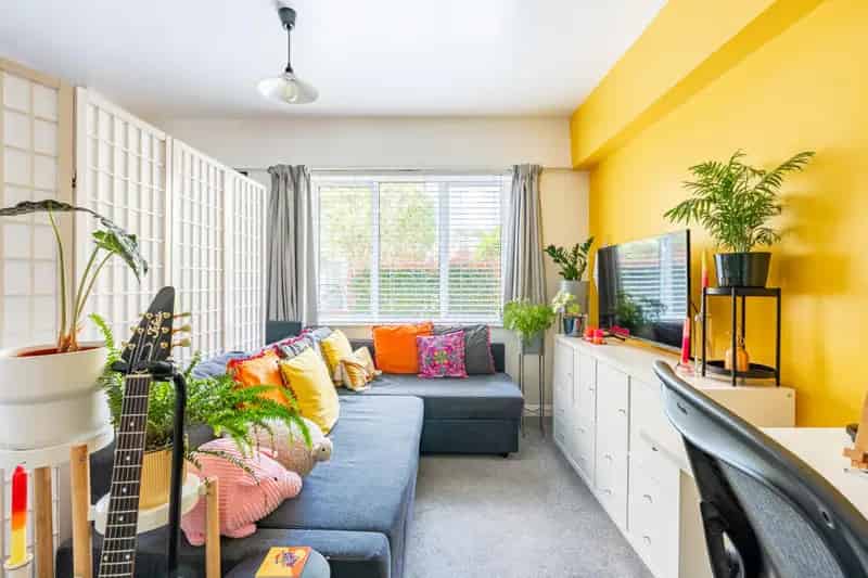 Studio flat for sale