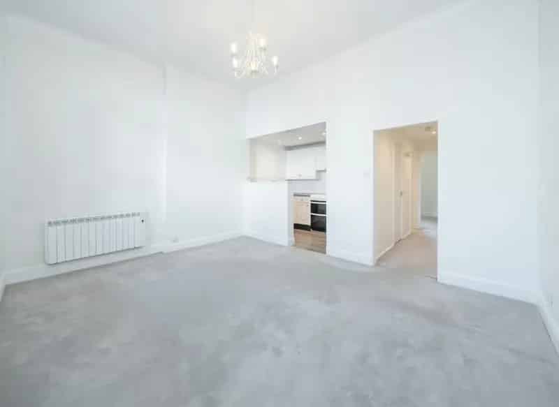Ground Floor Flat Little Venice One Double Bedroom Share of Freehold
