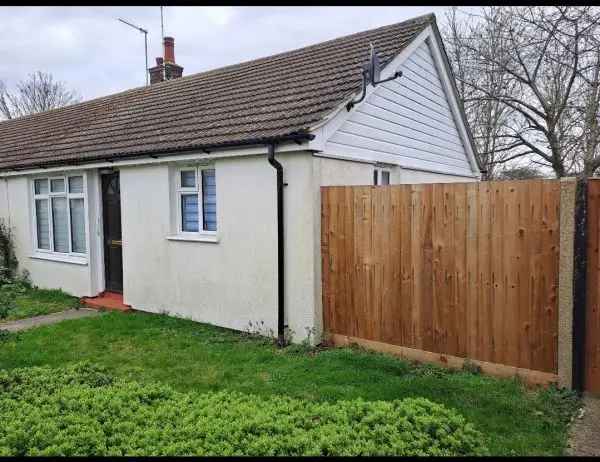 Bungalow For Rent in Rochford, England