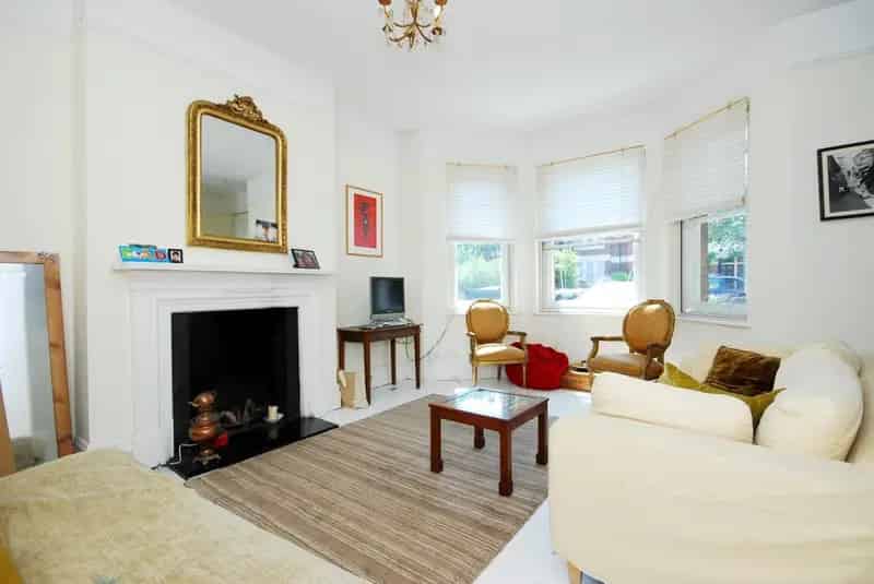 3 Bedroom Flat to Rent Abbeville Village