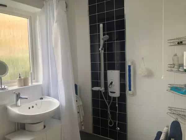 Ground Floor Flat Near Shops and Transport Links