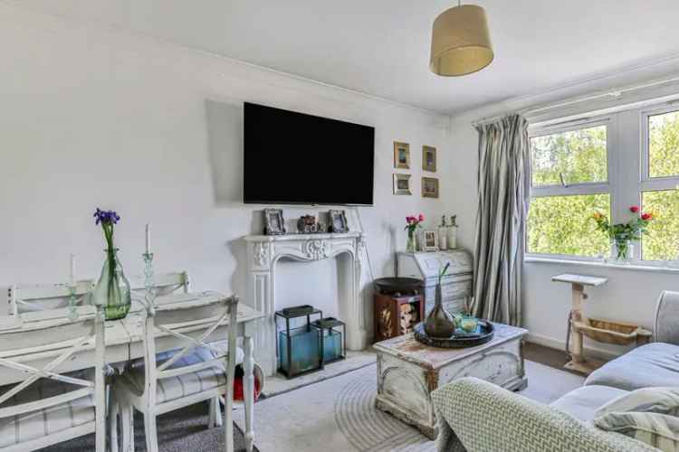 2 Bedroom Flat Near Christchurch Train Station For Sale