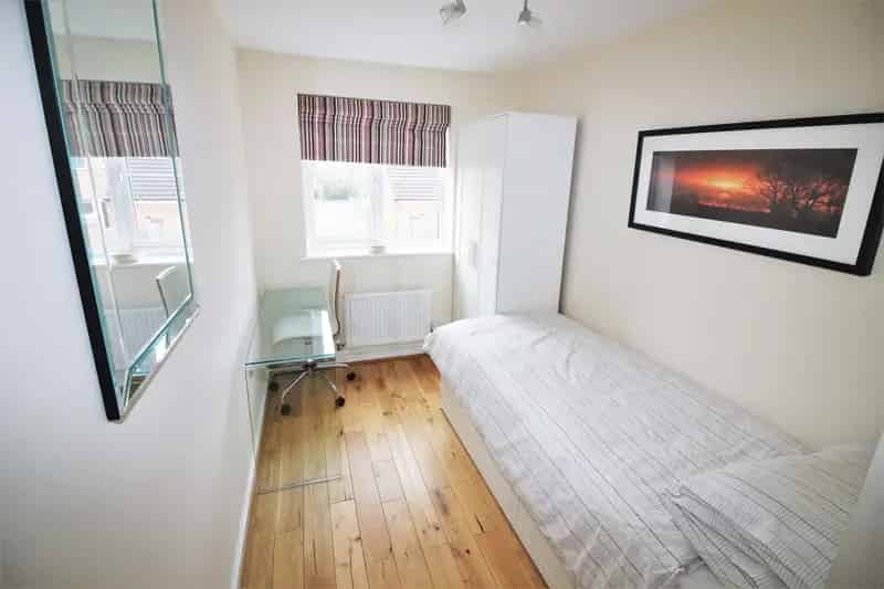 2 Bedroom Apartment Near Tile Hill Station