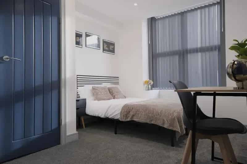 6 Bedroom Terraced House To Rent