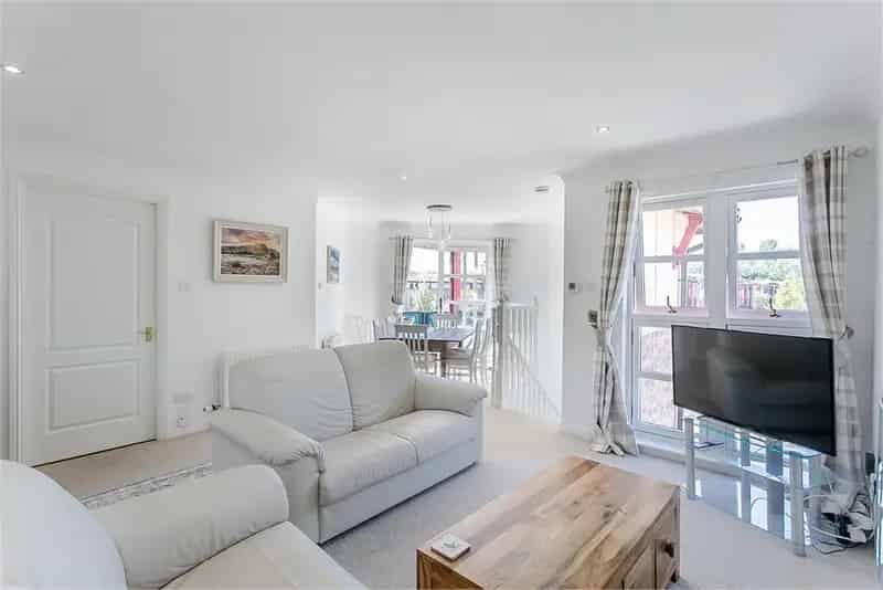 2 Bed Flat Upper Fettes Village Edinburgh