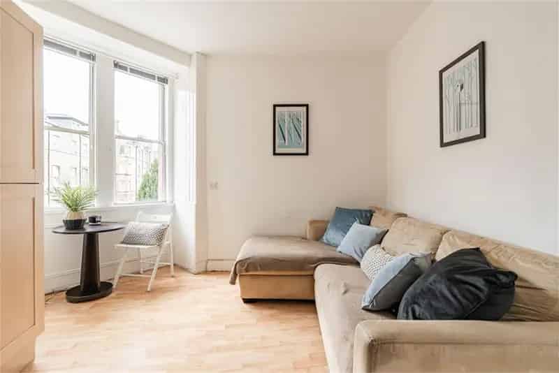1 Bed Flat - First Floor with 1 Reception Room