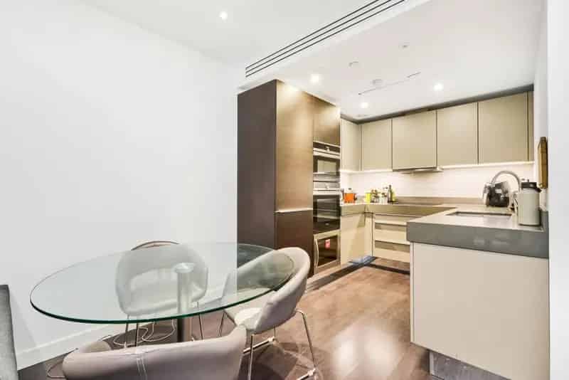 Modern 2-Bedroom Apartment in Goodman's Field Berkey's Home Development