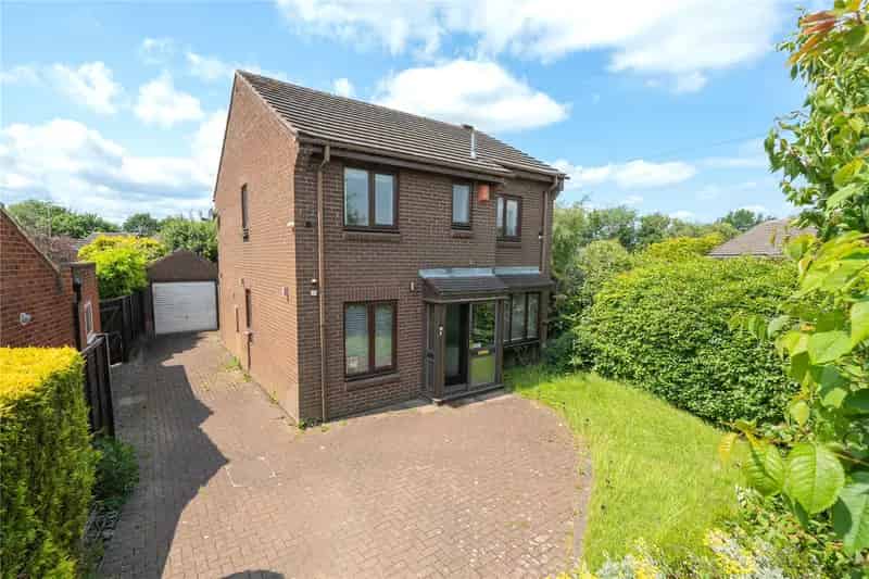 Four Bedroom Detached House North Leeds