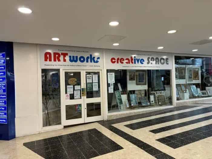 Retail Unit in Busy Shopping Centre