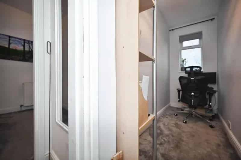 1 Bed House for Sale Near Shops and Train Station